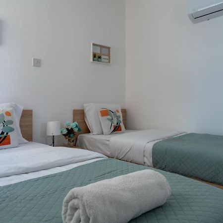 Andrea 3-Bedroom Apt In Mackenzie Larnaca Ngoại thất bức ảnh