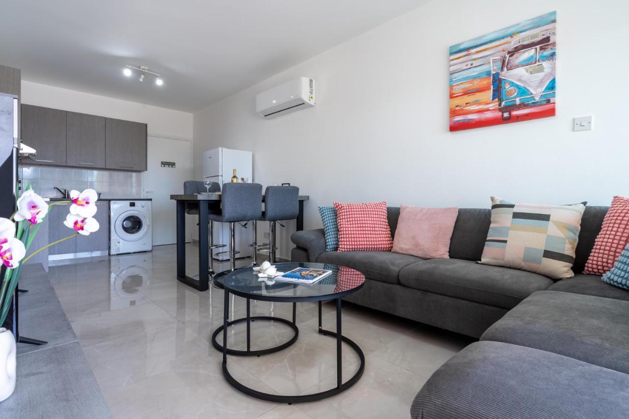 Andrea 3-Bedroom Apt In Mackenzie Larnaca Ngoại thất bức ảnh