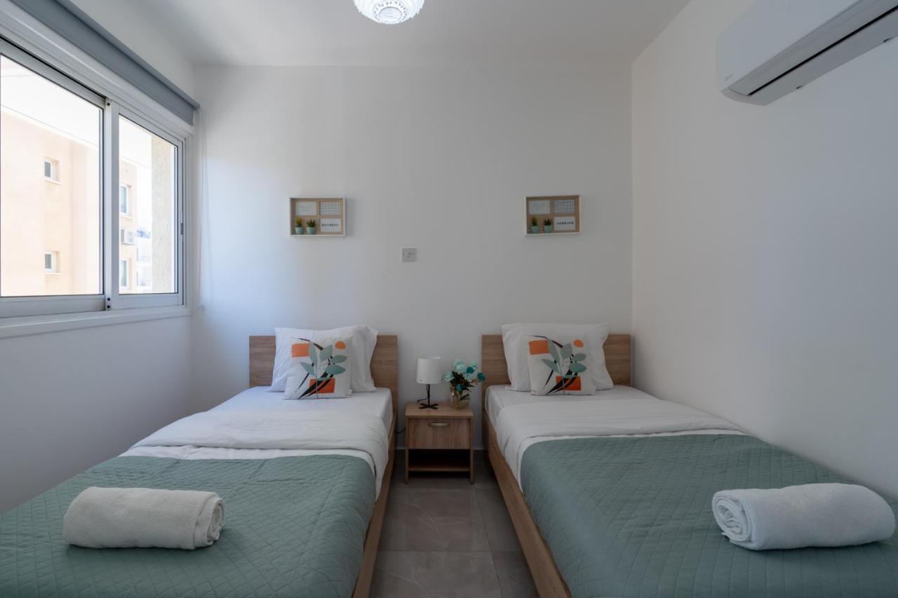 Andrea 3-Bedroom Apt In Mackenzie Larnaca Ngoại thất bức ảnh