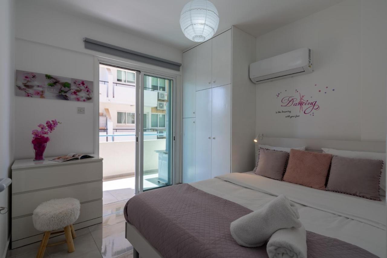 Andrea 3-Bedroom Apt In Mackenzie Larnaca Ngoại thất bức ảnh