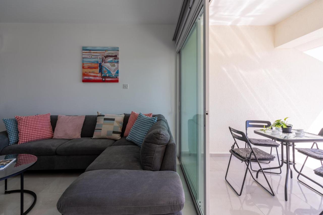 Andrea 3-Bedroom Apt In Mackenzie Larnaca Ngoại thất bức ảnh
